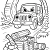 Uśmiechnięty jeep przy skrzyni skarbów - Kolorowanka do druku